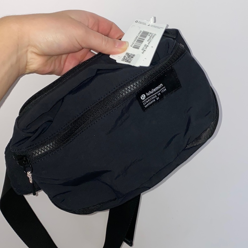LULULEMON CLEAN LINES BELT BAG